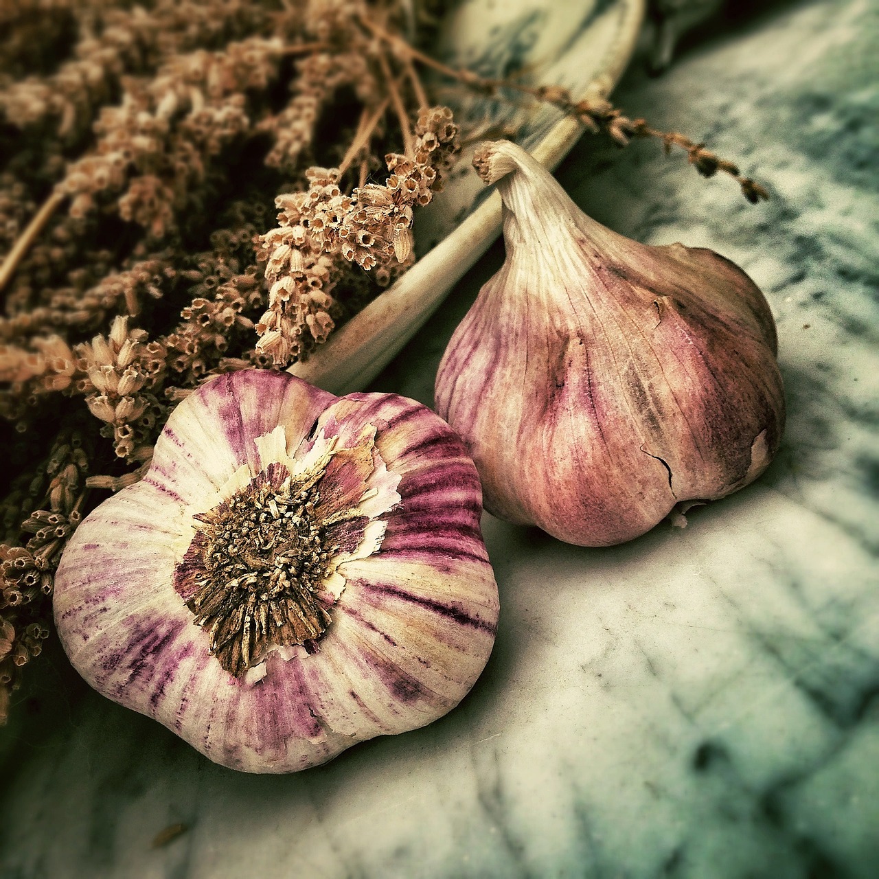 Frisse lente-ingrediënten op een receptweerkaart. Frisse lente-ingrediënten op een receptweerkaart.